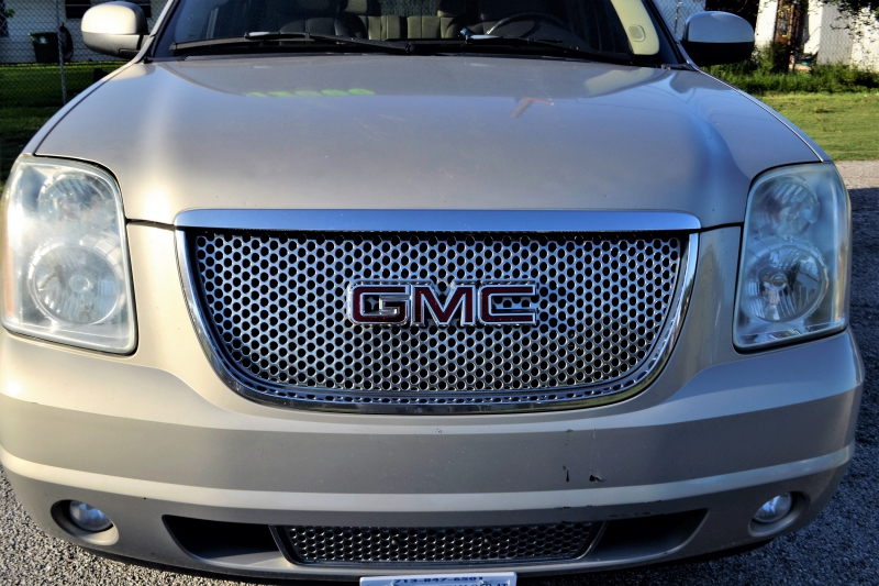 concession-auto-BONSON-min_gmc-yukon-truck-grill-2828425